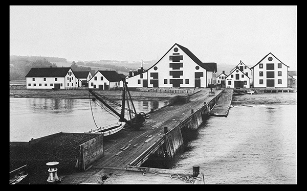 L’entrepôt de la Charles Robin Company, vers 1900, Photo de Isaac Erb, Archives provinciales du Nouveau-Brunswick.